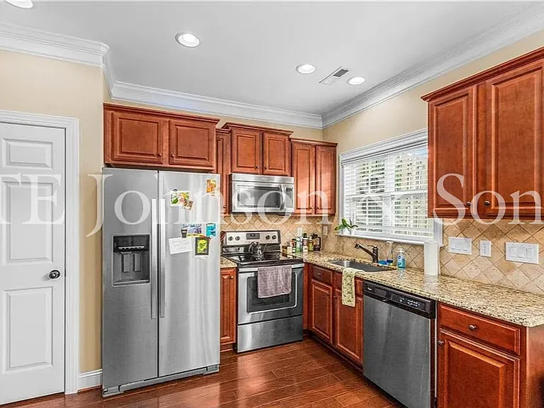 1025 Richmond Park Dr — Photo 7