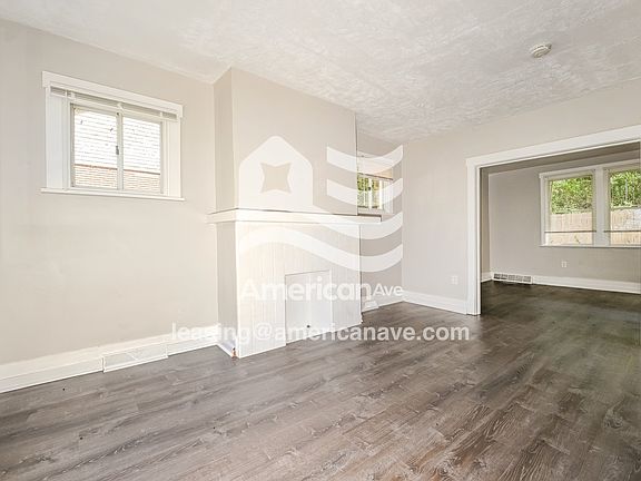 735979_002_living_room_3.jpg