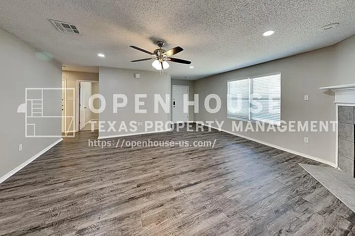 704 Flamingo Dr — Photo 3