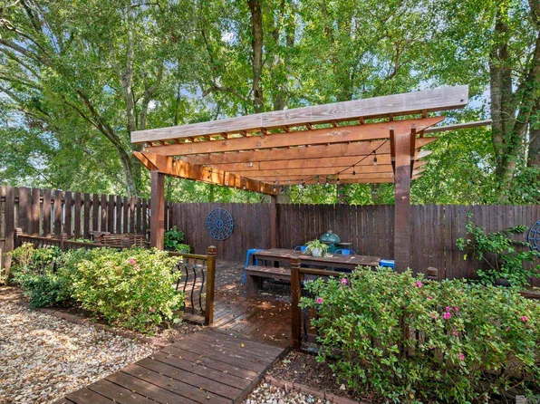 12494 Chartres Dr, Gonzales, LA 70737