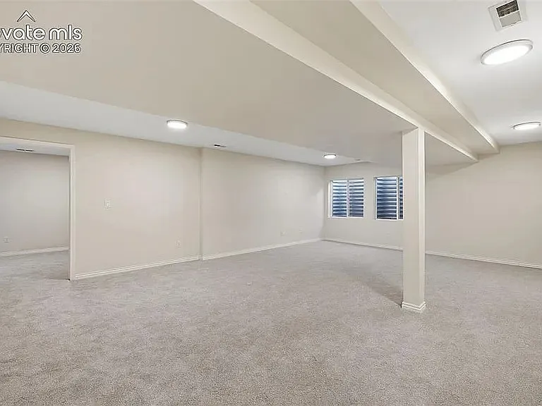 4 bed, 2492 sqft, $2,495 — Photo 2