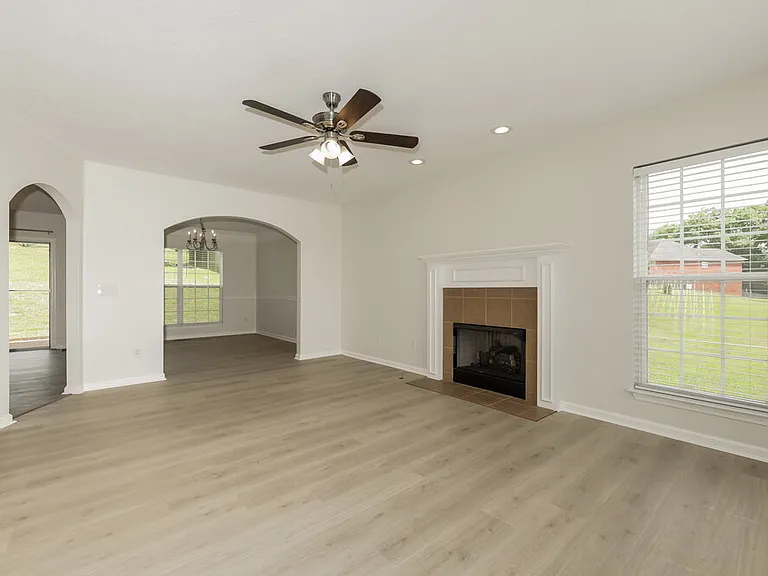 102 Polk Ct — Photo 4