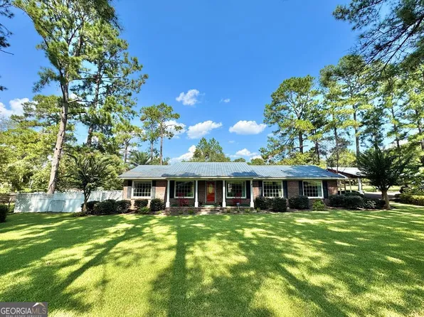 568 N Victory Dr, Lyons, GA 30436