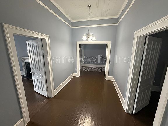 3rd image of 412 W Walnut St