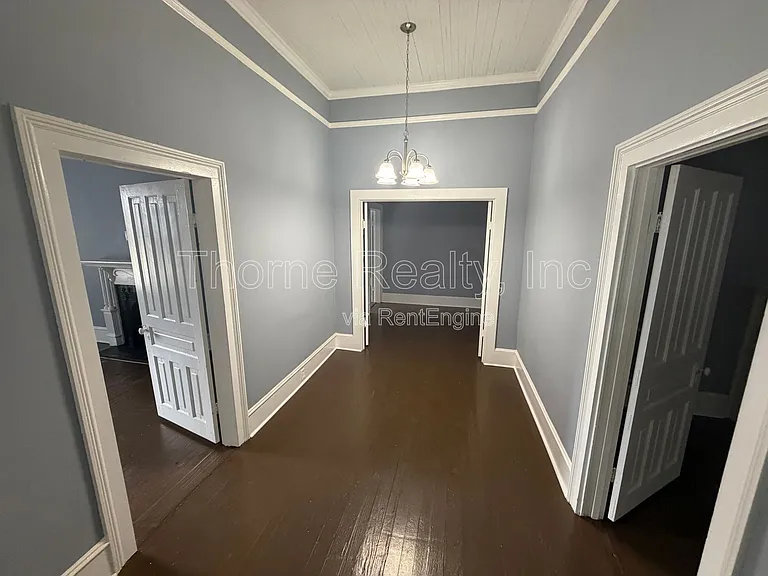 412 W Walnut St — Photo 3