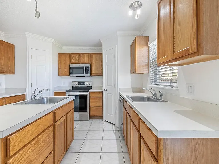 981 SW McElroy Ave — Photo 14