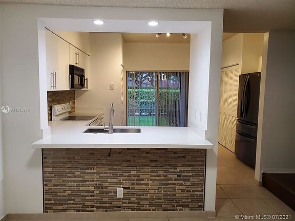 4th image of 49 Simonton Cir #49