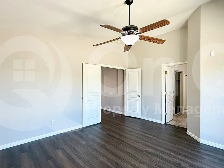 800 N Soho Pl — Photo 11