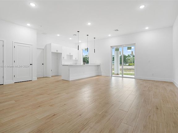 3rd image of 1805-1805 Xelda Ave
