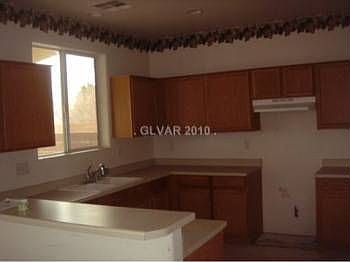 2nd image of 1067 Leesburg St