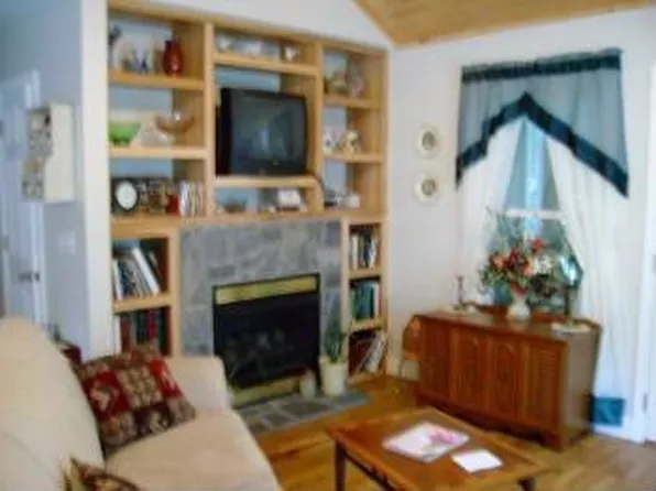 70 Fellowship Ln, Tiger, GA 30576