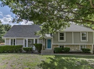 3804 NW Lake Dr, Lees Summit, MO 64064