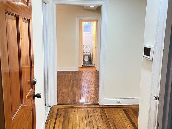 5th image of 4431 Carpenter Ave APT 7