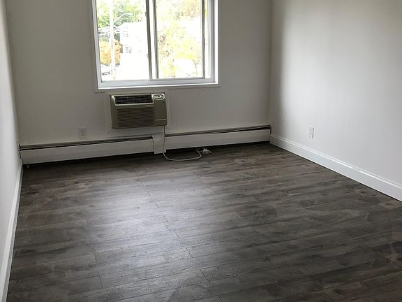 3rd image of 1306 Rockland Ave APT 2C