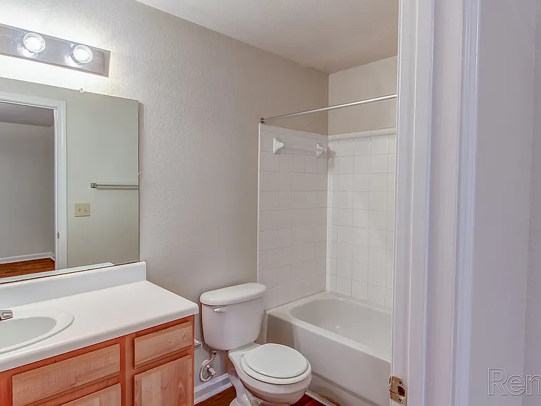 Plymouth Ridge Apartments — Photo 19
