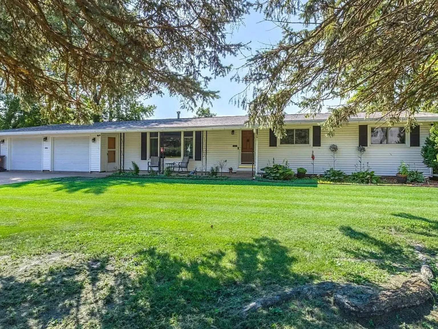 3 bed, 1655 sqft, $1,875 — Photo 1