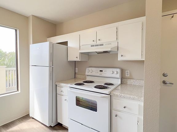 2nd image of 1225 E Grand Ave #17