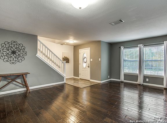 3rd image of 7502 Peppervine Ln