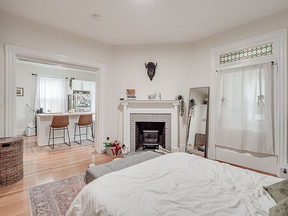 3rd image of 3 Monmouth St #1