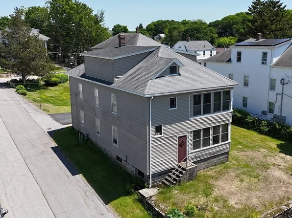 5 Hall St, Webster, MA 01570