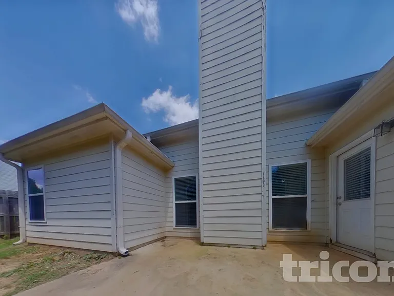 104 Logan Creek Ct — Photo 19