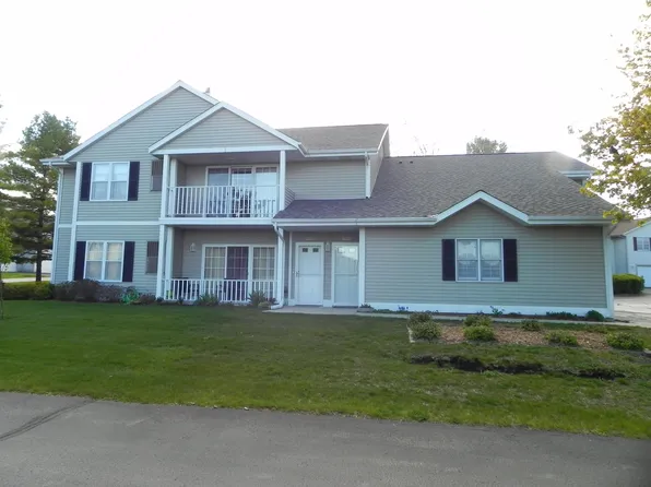 1787 White Pine Ct, Grafton, WI 53024