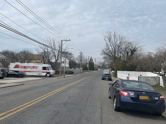 5th image of 2795 Woods Ave