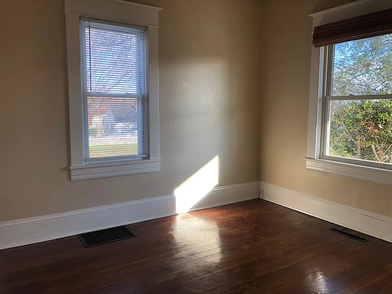 112 N Bruffey St — Photo 11