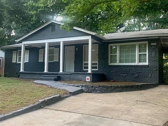 3rd image of 3535 Fairlane Dr NW