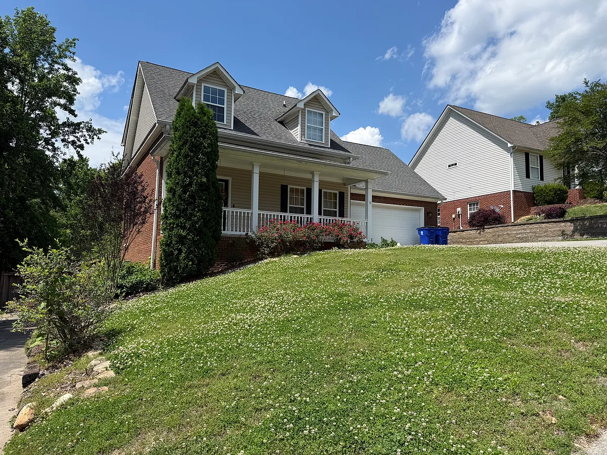 Building Photo - 137 Mapleton Ridge Dr NW
