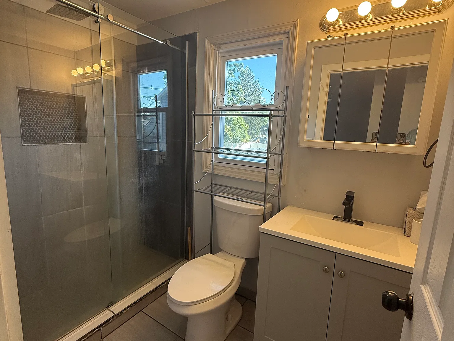915 Westfield Ave — Photo 1