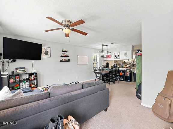 4th image of 208 Old Oak Road