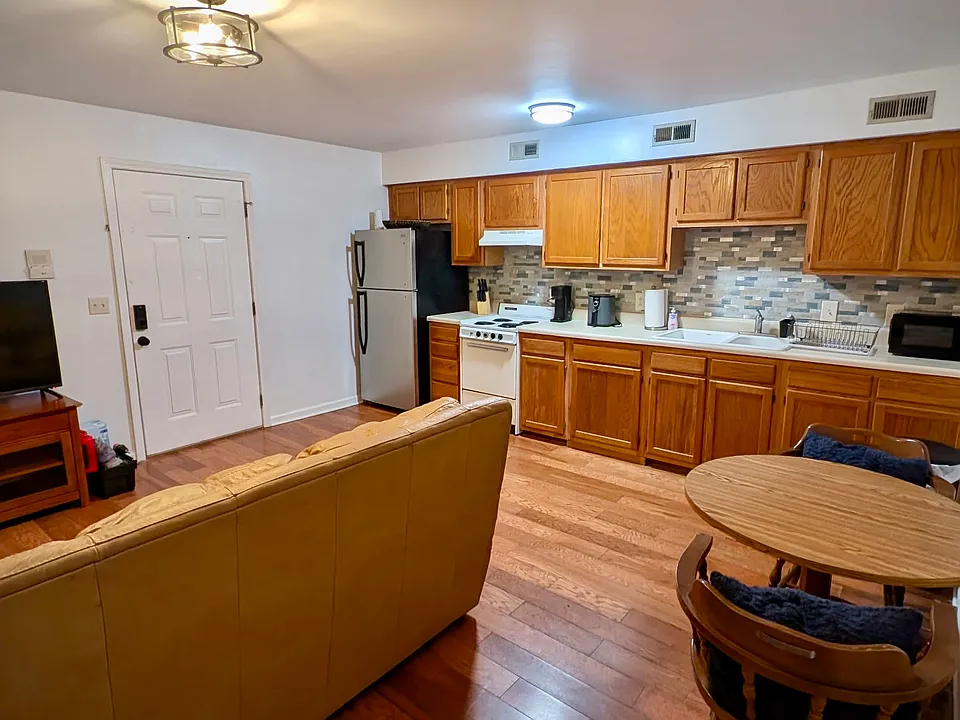 301 E Sullivan St #6