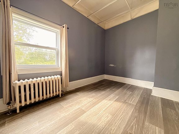 9th image of 379 Ripley St