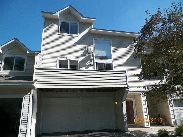 Great Townhome with 2 car