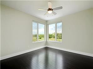 5th image of 2612 W 12th St Unit 402