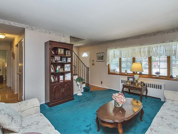 3rd image of 19 Hunter St
