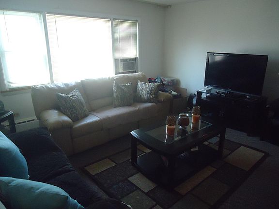 4th image of 4936 Greenwood St APT 1W