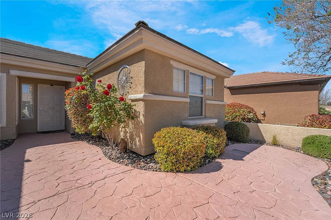 2 bed, 3.0 bath, 1616 sqft, $2,020 — Photo 1