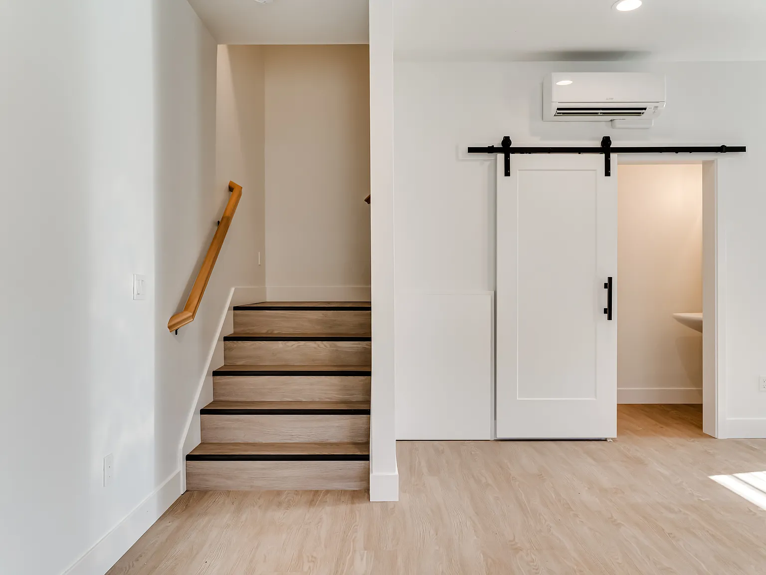 1 bed, 1.5 bath, 940 sqft, $1,649 — Photo 4