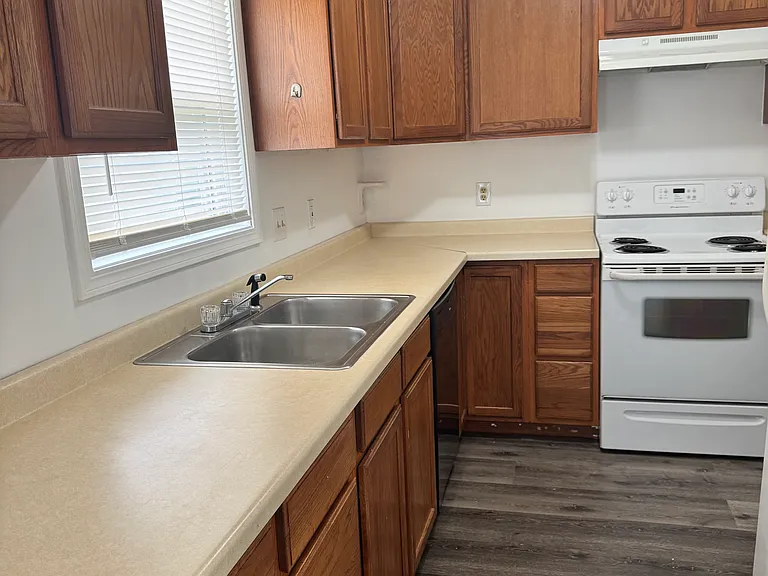 713 N Logan St — Photo 8