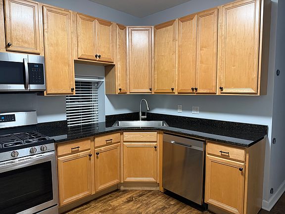 3rd image of 3712 N Southport Ave #2