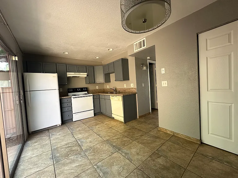 2950 N Alvernon Way #2106 — Photo 9