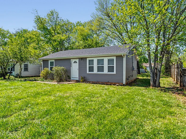1605 Media Dr — Photo 2