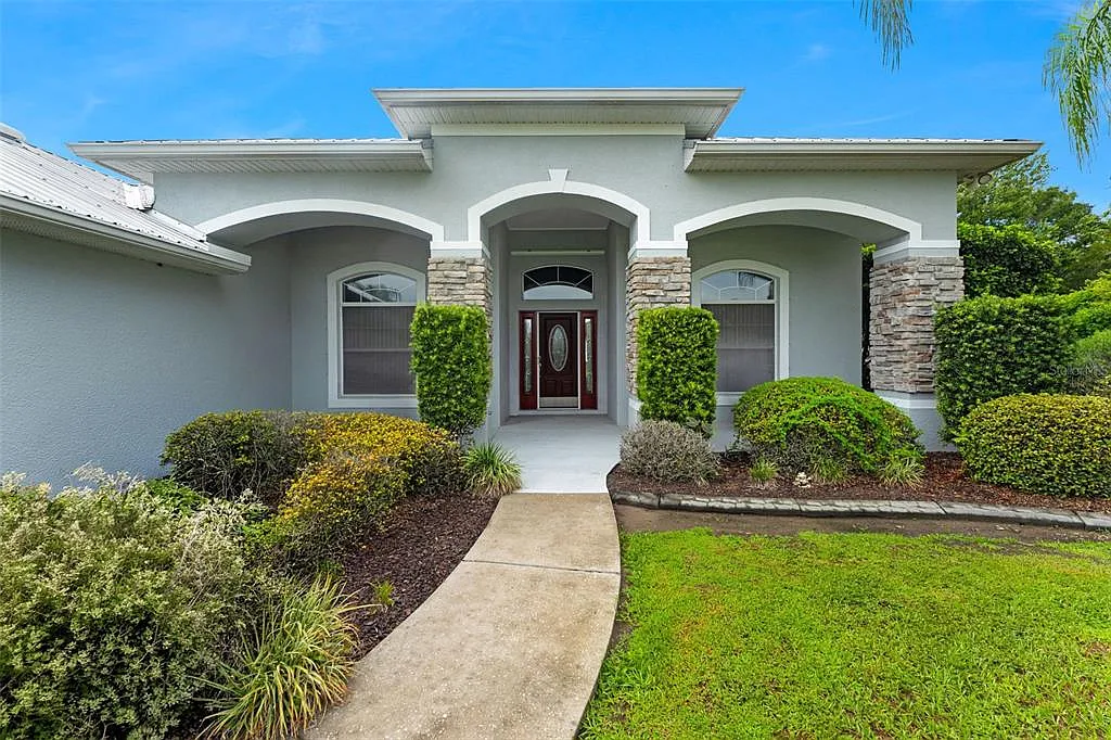 4 bed, 2.0 bath, 2501 sqft, $3,900 — Photo 2