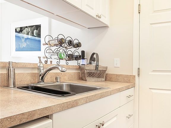 5th image of 7123 NE 171st Ln