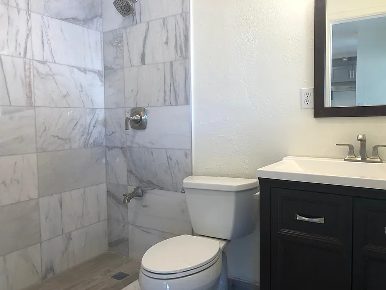 907 S Una Ave — Photo 5