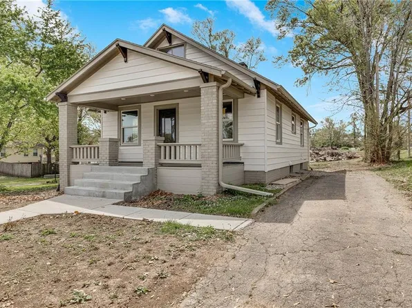 411 W 22nd St, Higginsville, MO 64037