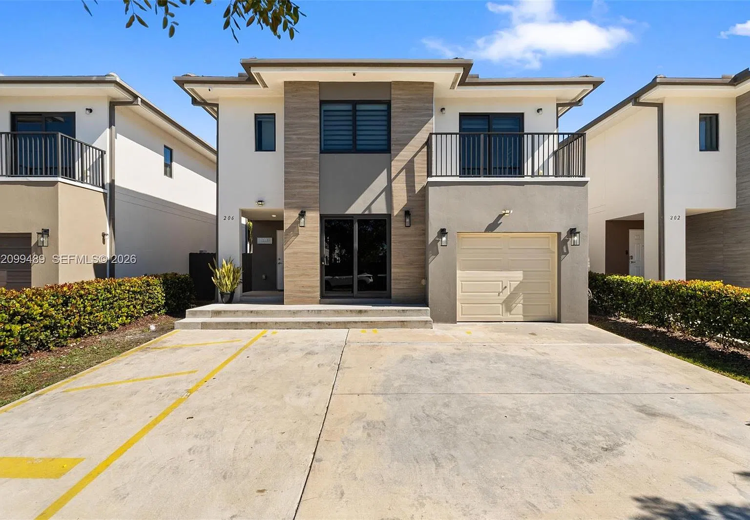 4 bed, 3.0 bath, 1902 sqft, $3,099 — Photo 1