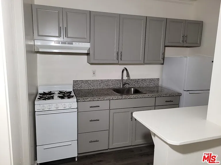 639 S Cochran Ave #109 — Photo 4